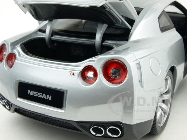 2008 NISSAN GT R R35 SILVER 118 DIECAST CAR MODEL  