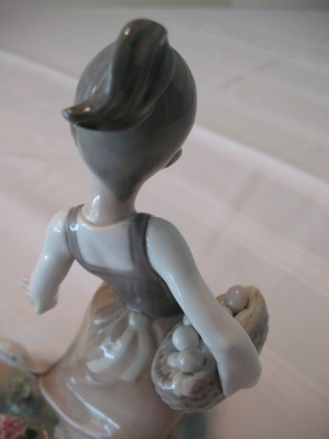  vintage aggressive duck or goose lladro 1288 girl being chased 